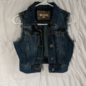 Sleeveless jean jacket